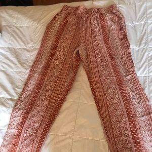 Flow pants with scrunch at the waist band